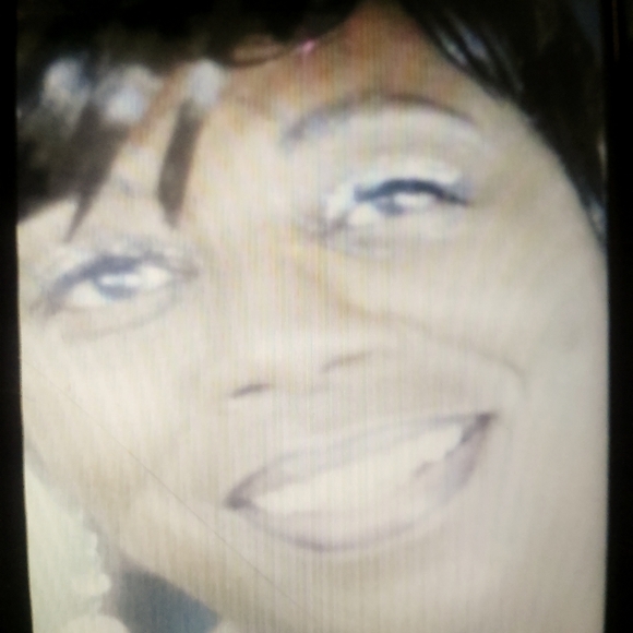 Meet your Posher, Sharon - Picture 1 of 3